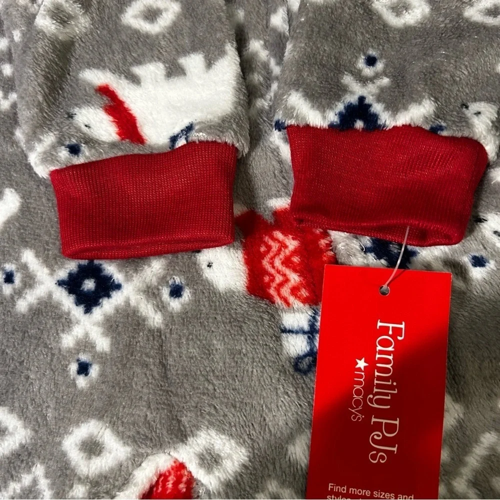 Macy's‎ Holiday Winter Fleece Baby/Toddler Footed Pajama. NWT.